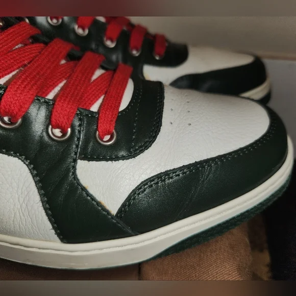 Gucci Hi-top leather sneakers with matching belt set. Size 100/40